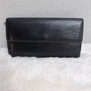 Louis Vuitton Black Epi Sarah Wallet